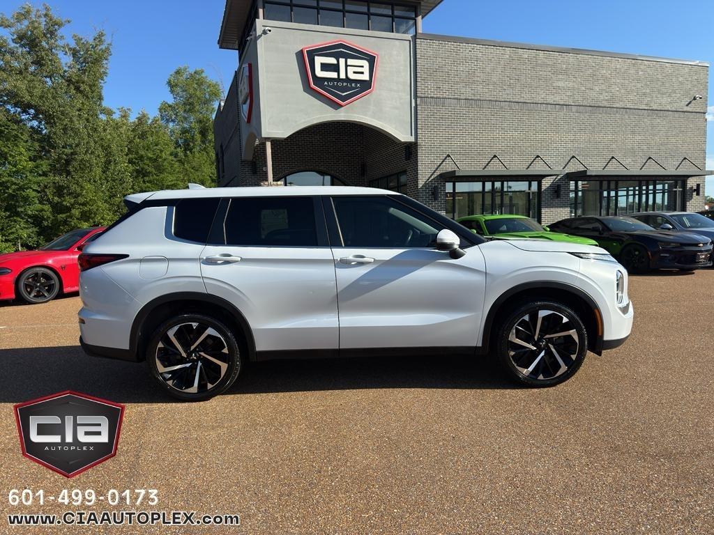 Mitsubishi Outlander ES FWD 2022