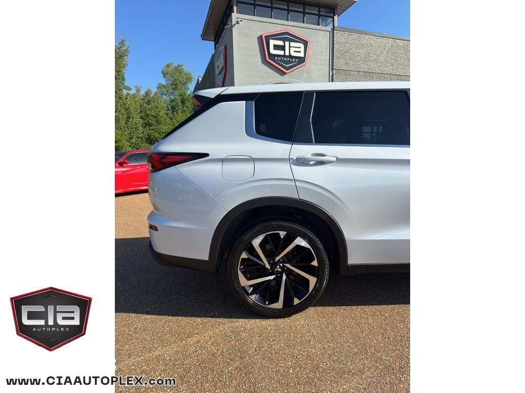 Mitsubishi Outlander ES FWD 2022