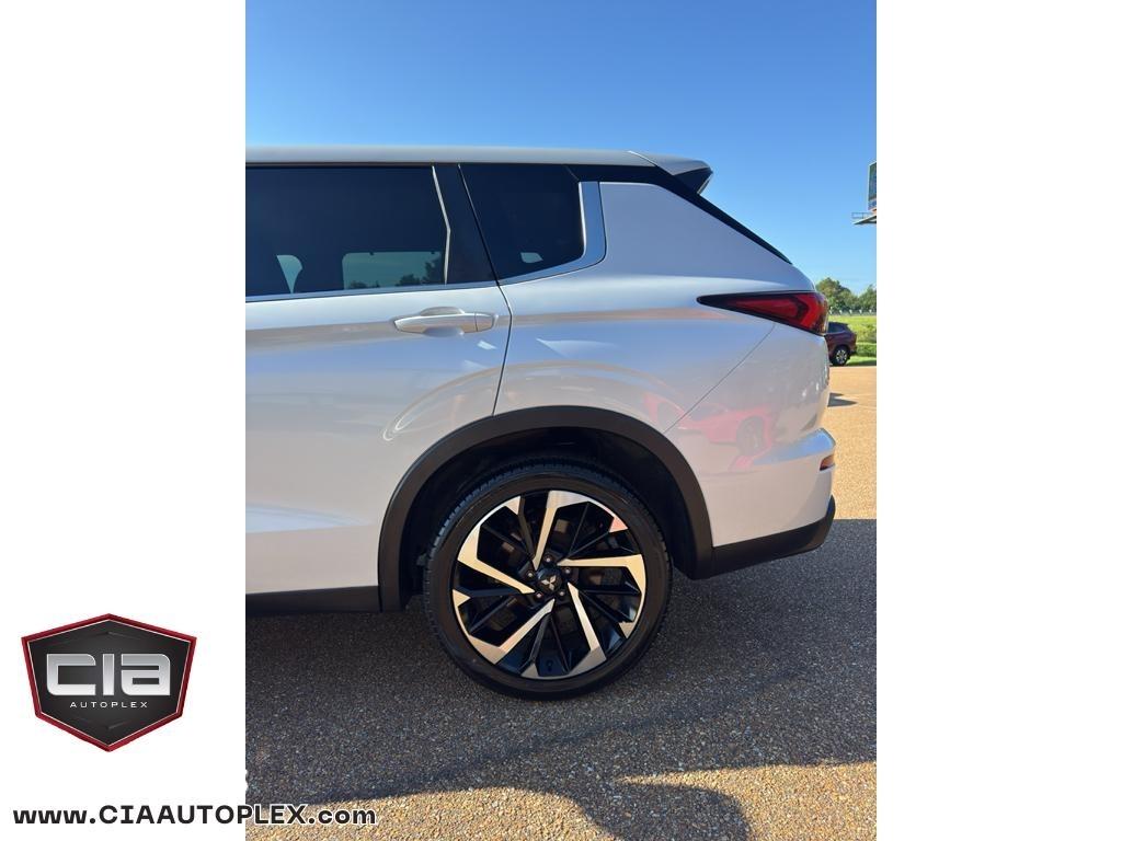 Mitsubishi Outlander ES FWD 2022