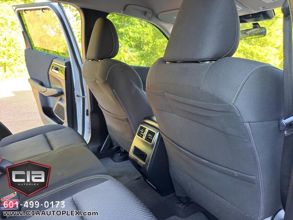 Mitsubishi Outlander ES FWD 2022