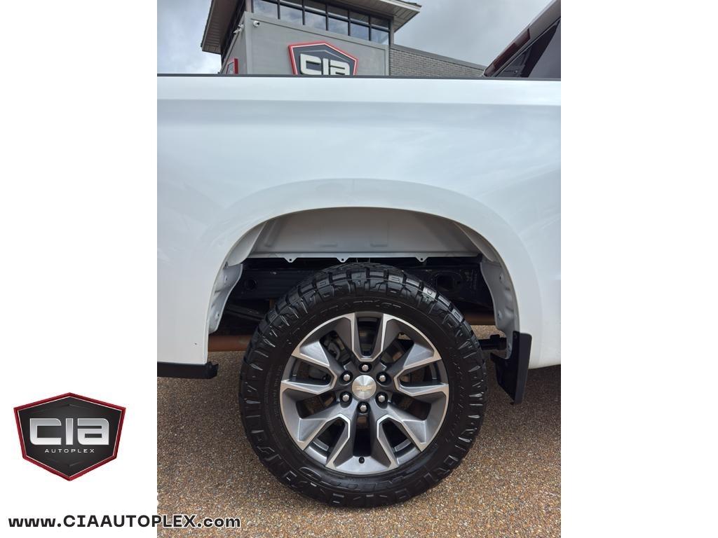 Chevrolet Silverado 1500 LTD 4WD Crew Cab 147" LT w/1LT 2022