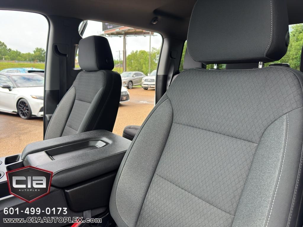 Chevrolet Silverado 1500 LTD 4WD Crew Cab 147" LT w/1LT 2022