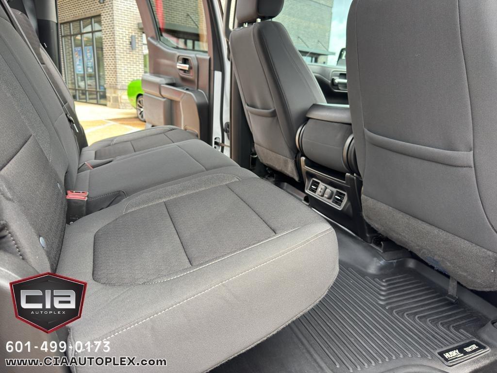 Chevrolet Silverado 1500 LTD 4WD Crew Cab 147" LT w/1LT 2022