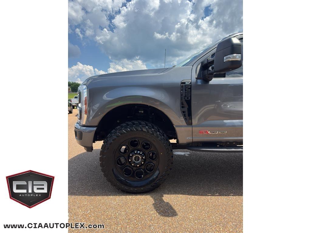 Ford Super Duty F-250 SRW XLT 4WD Crew Cab 6.75' Box 2023