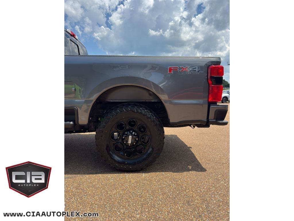 Ford Super Duty F-250 SRW XLT 4WD Crew Cab 6.75' Box 2023