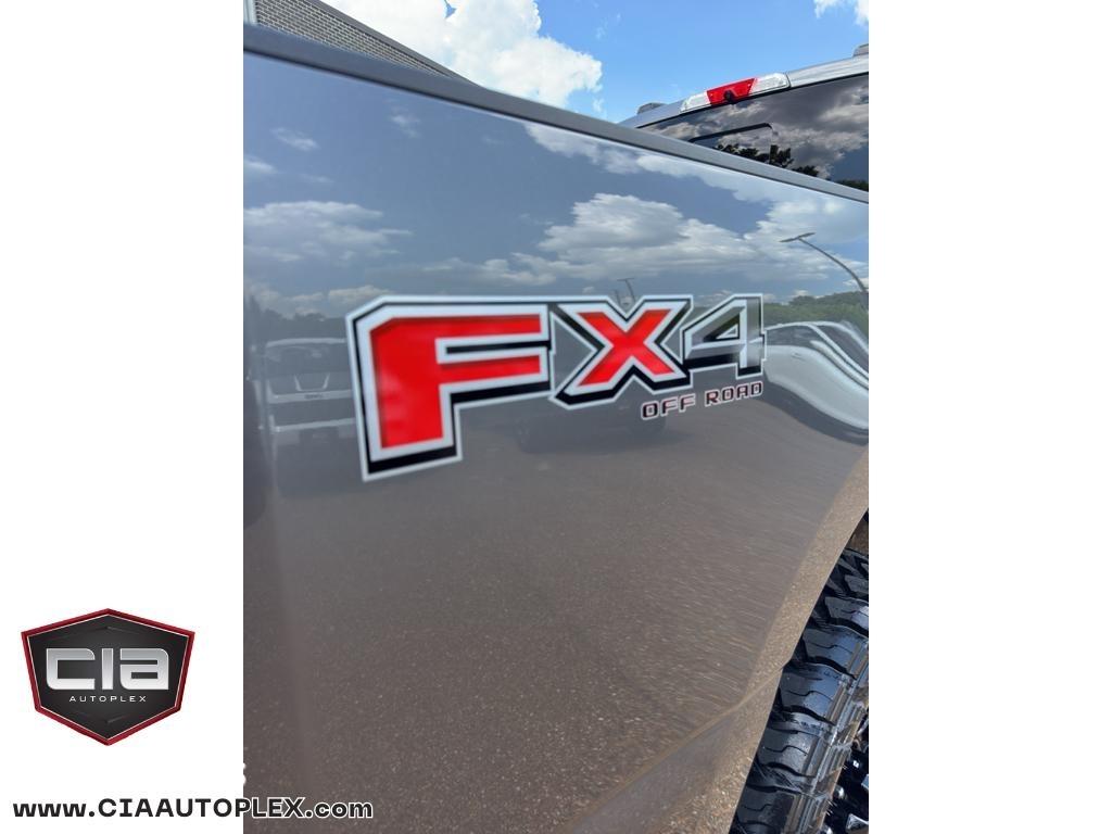 Ford Super Duty F-250 SRW XLT 4WD Crew Cab 6.75' Box 2023
