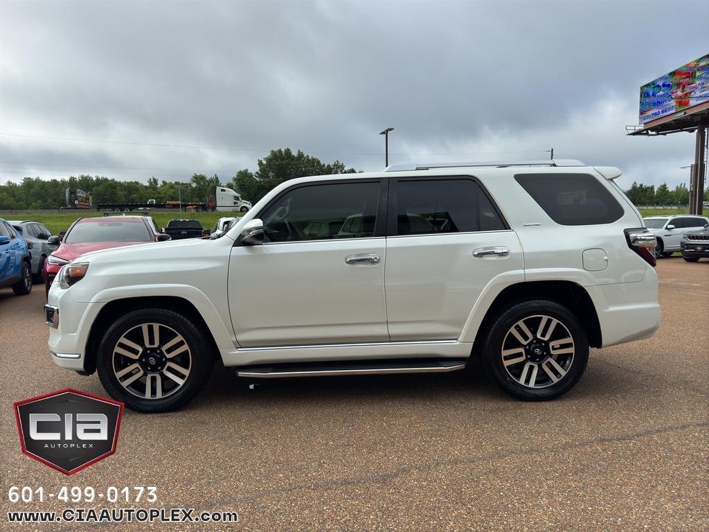Toyota 4Runner SR5 Premium 2WD (Natl) 2020