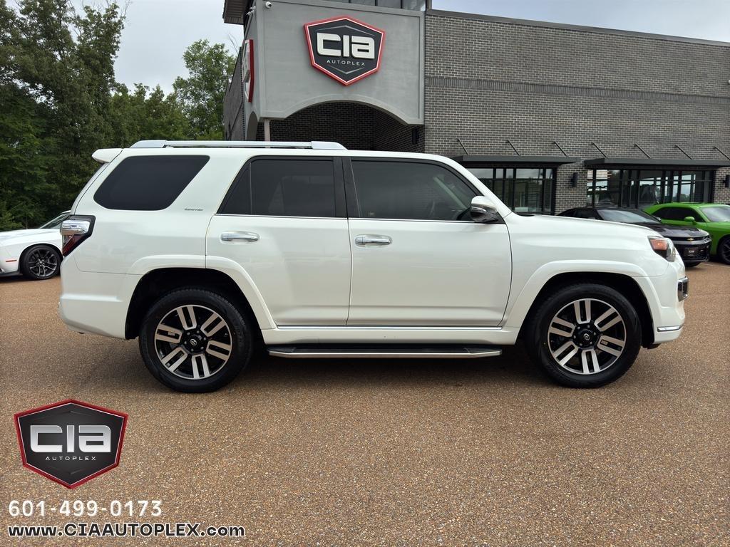 Toyota 4Runner SR5 Premium 2WD (Natl) 2020