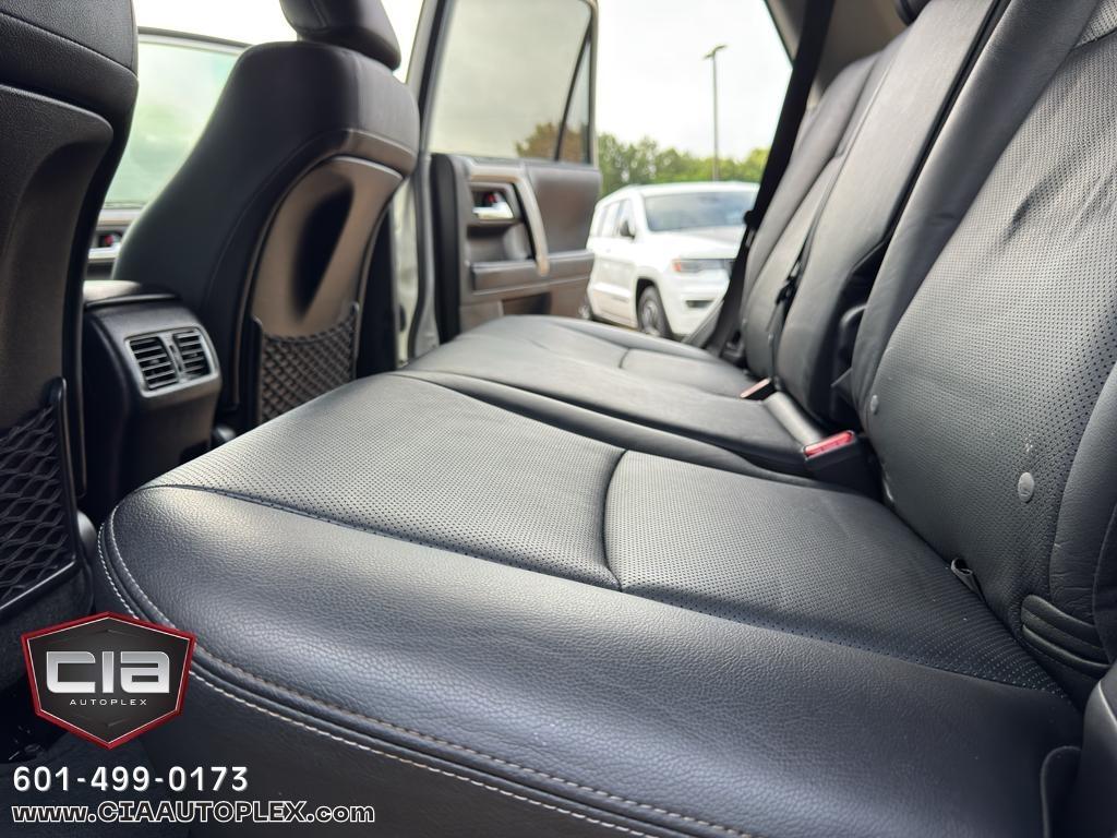 Toyota 4Runner SR5 Premium 2WD (Natl) 2020