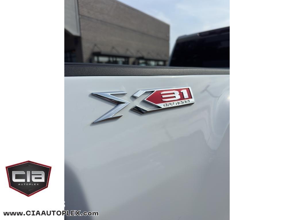 GMC Sierra 2500HD 4WD Crew Cab 159" SLT 2024