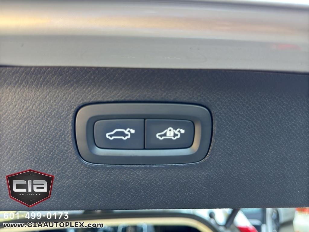 Volvo XC90 T5 FWD Momentum 7P 2022