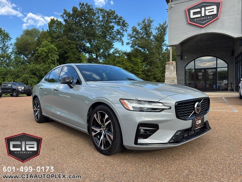 2024 Volvo S60 B5 FWD Core Dark Theme