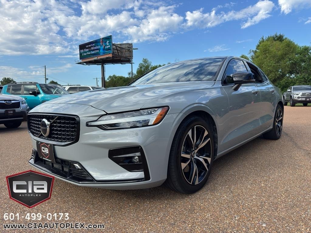 Volvo S60 B5 FWD Core Dark Theme 2024