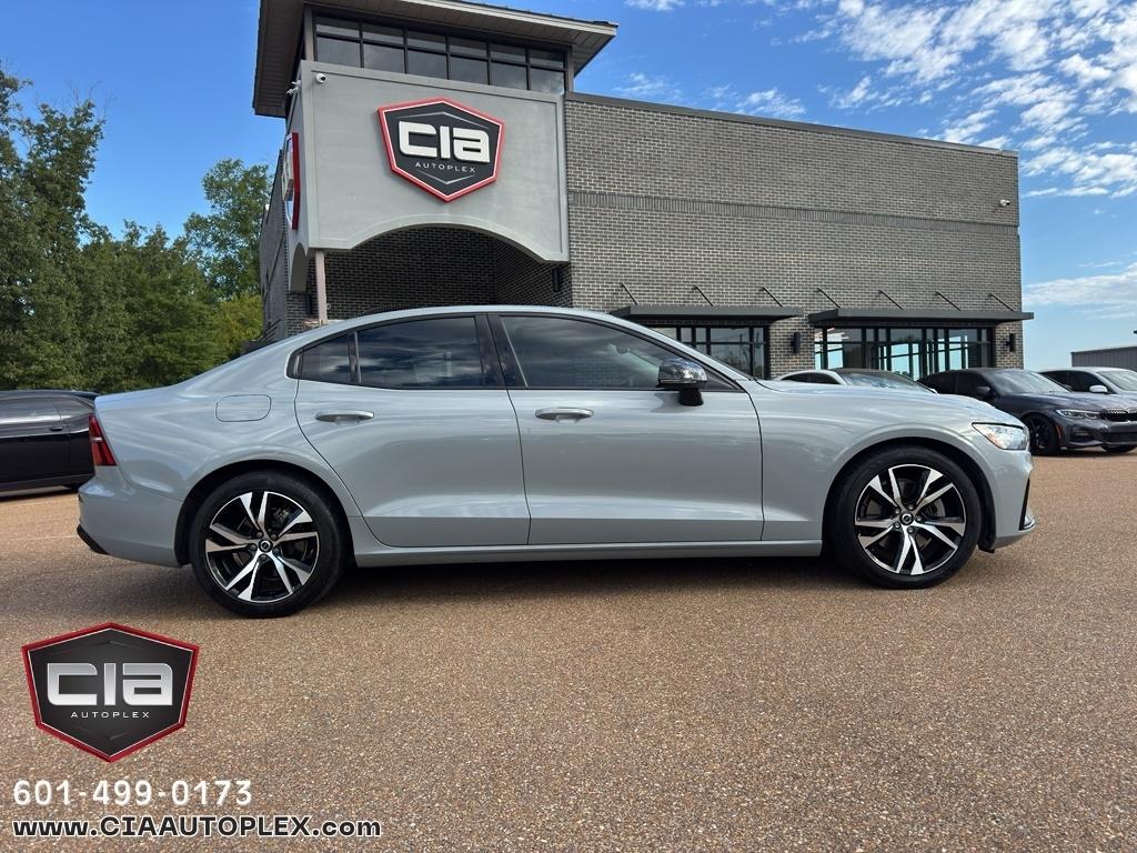 Volvo S60 B5 FWD Core Dark Theme 2024