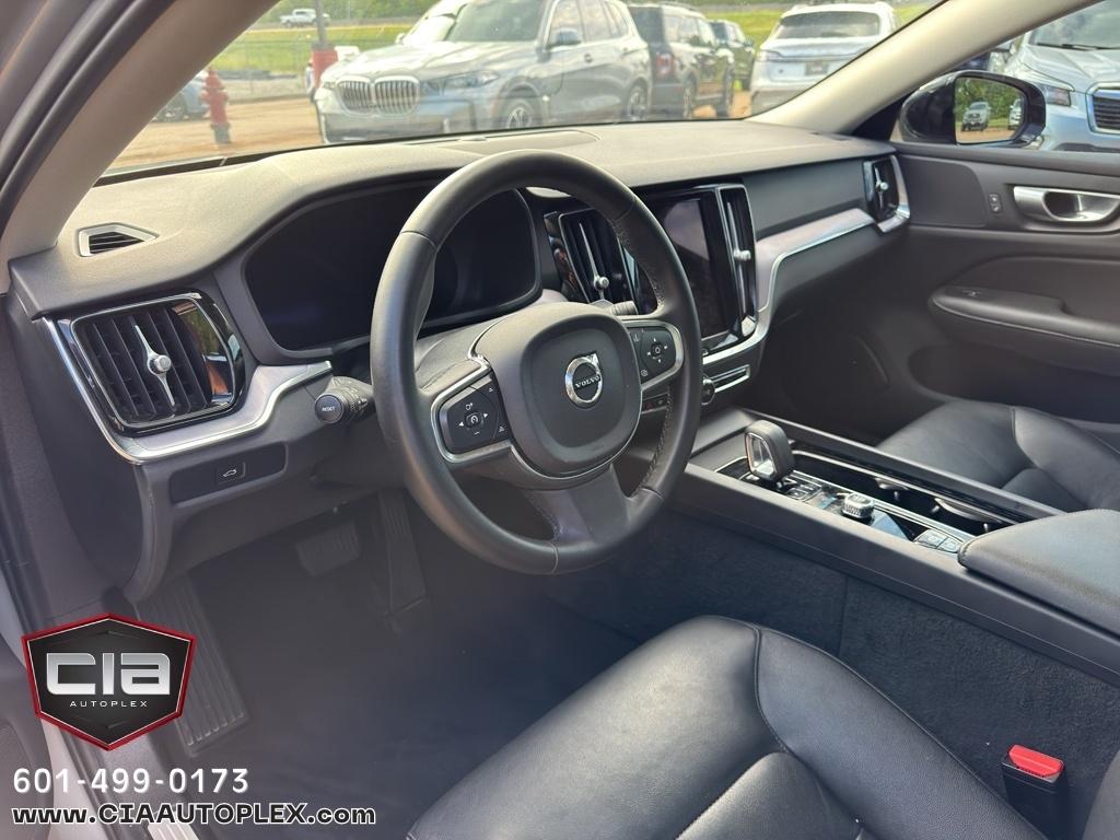 Volvo S60 B5 FWD Core Dark Theme 2024