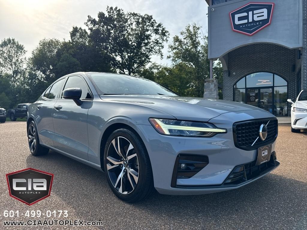 2024 Volvo S60 B5 FWD Core Dark Theme