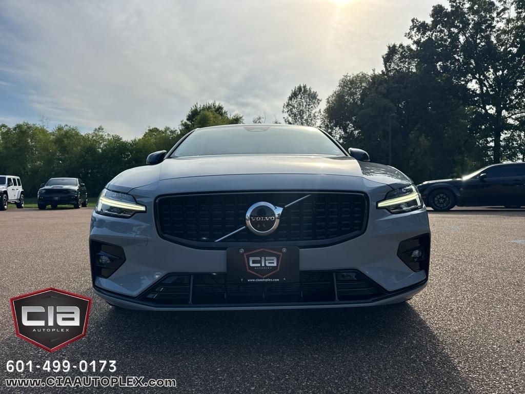 Volvo S60 B5 FWD Core Dark Theme 2024