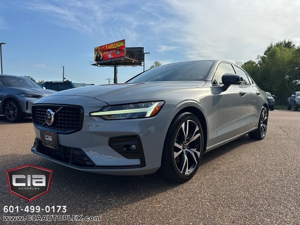 Volvo S60 B5 FWD Core Dark Theme 2024