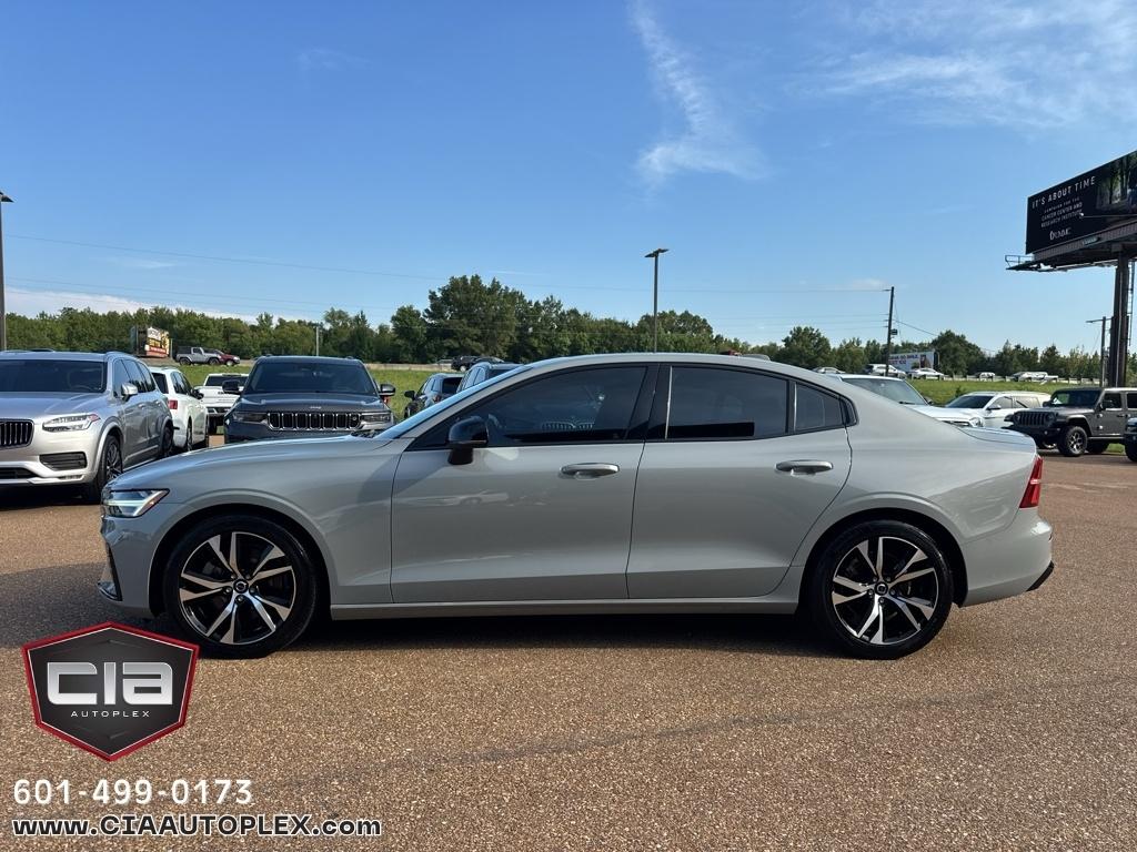 Volvo S60 B5 FWD Core Dark Theme 2024