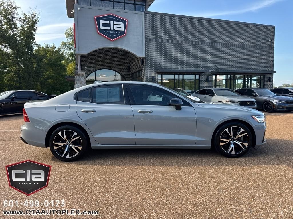 Volvo S60 B5 FWD Core Dark Theme 2024
