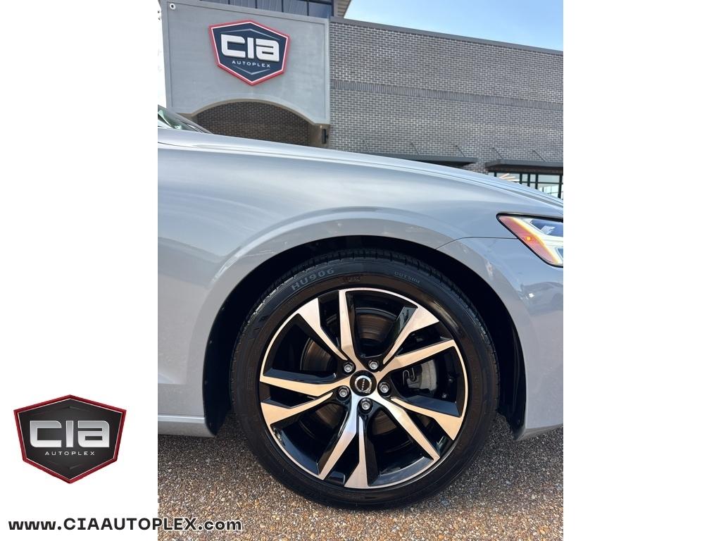 Volvo S60 B5 FWD Core Dark Theme 2024