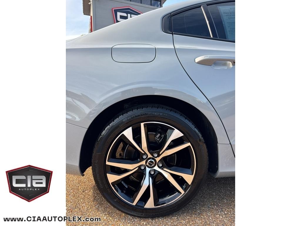 Volvo S60 B5 FWD Core Dark Theme 2024