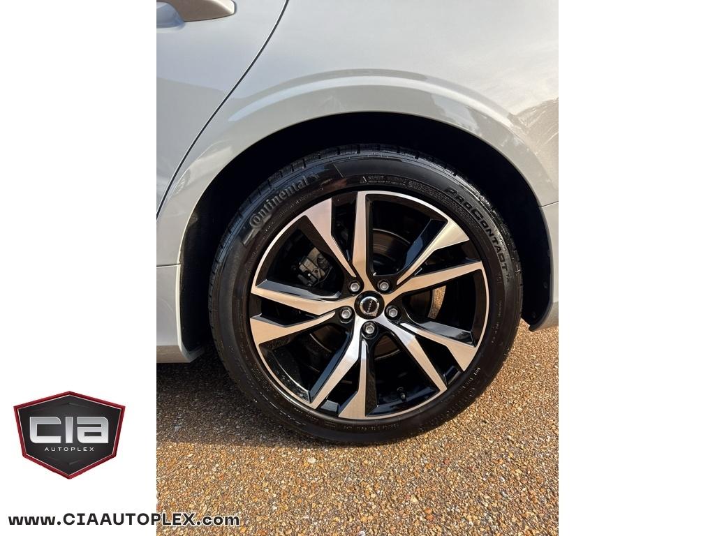 Volvo S60 B5 FWD Core Dark Theme 2024