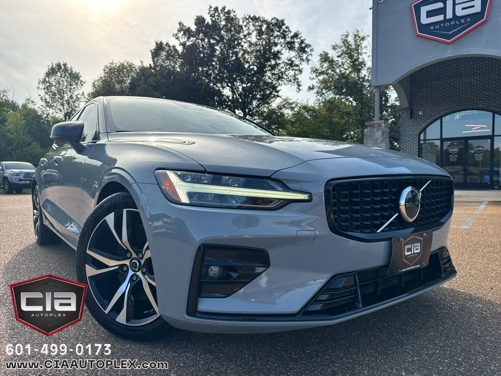 Volvo S60 B5 FWD Core Dark Theme 2024