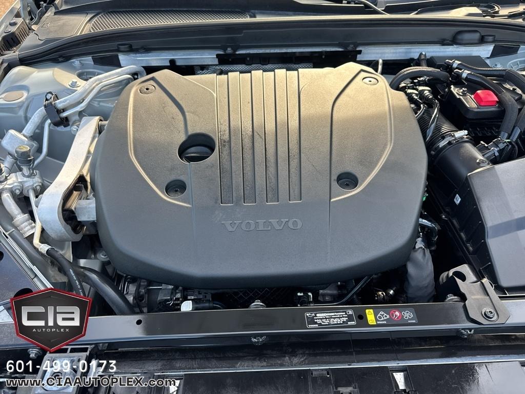 Volvo S60 B5 FWD Core Dark Theme 2024