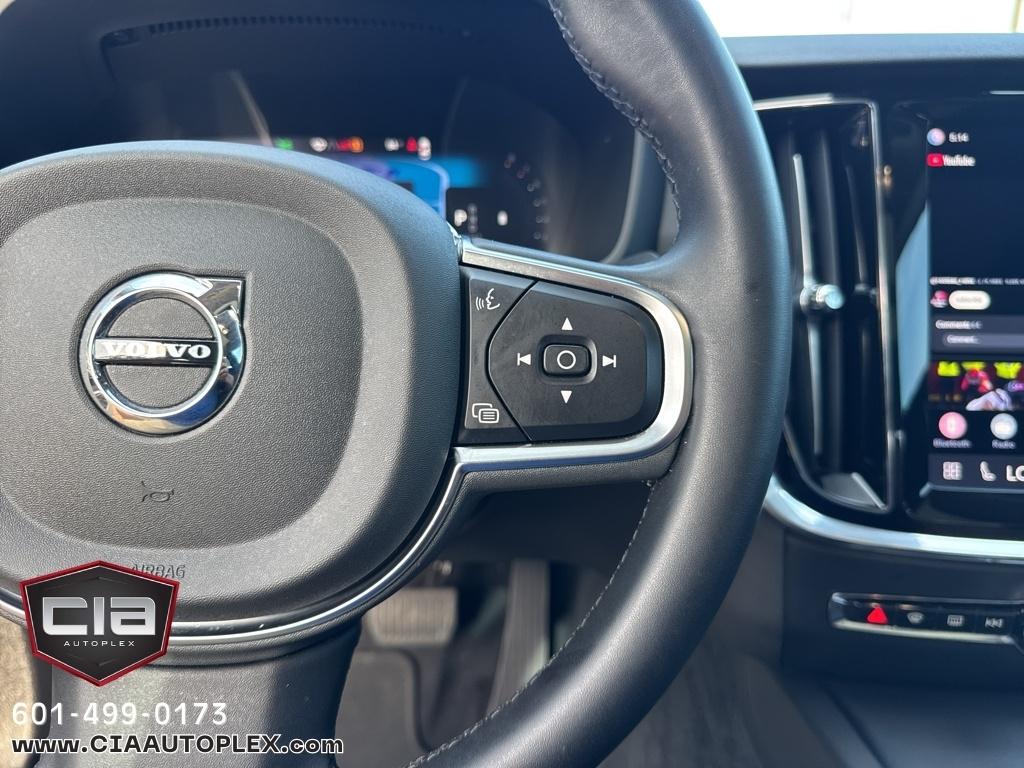 Volvo S60 B5 FWD Core Dark Theme 2024