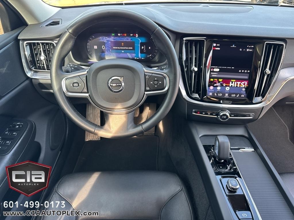 Volvo S60 B5 FWD Core Dark Theme 2024