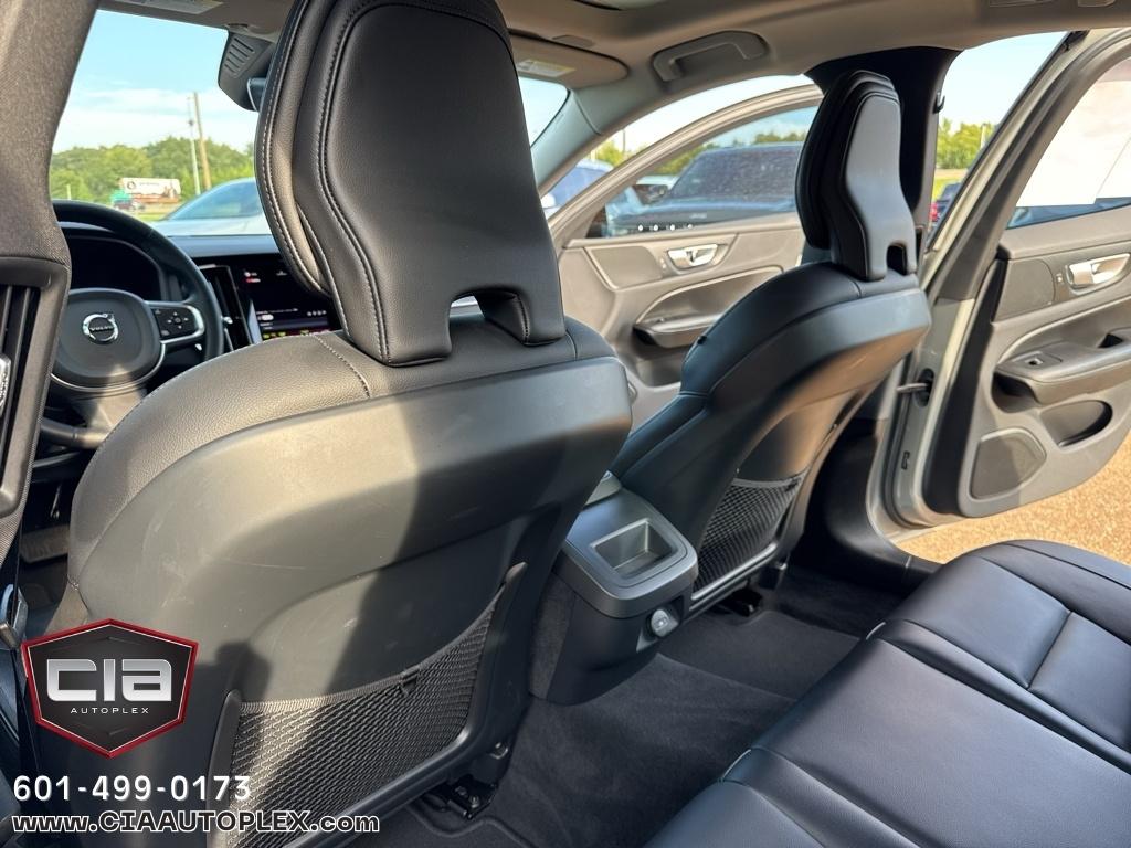 Volvo S60 B5 FWD Core Dark Theme 2024