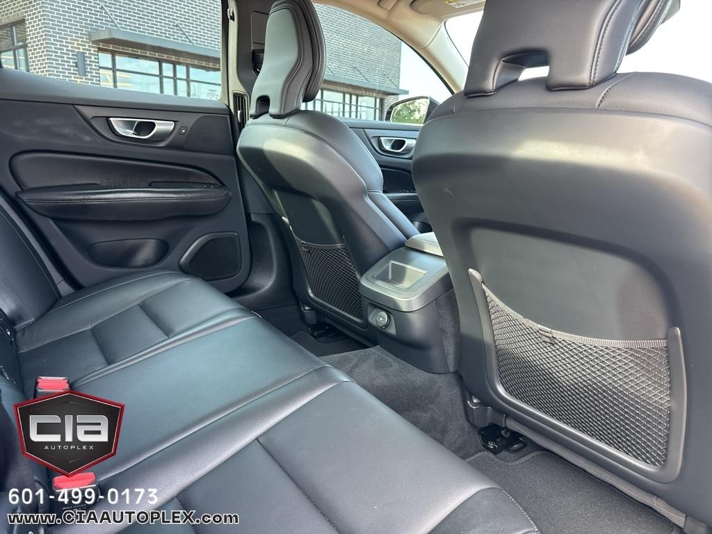 Volvo S60 B5 FWD Core Dark Theme 2024