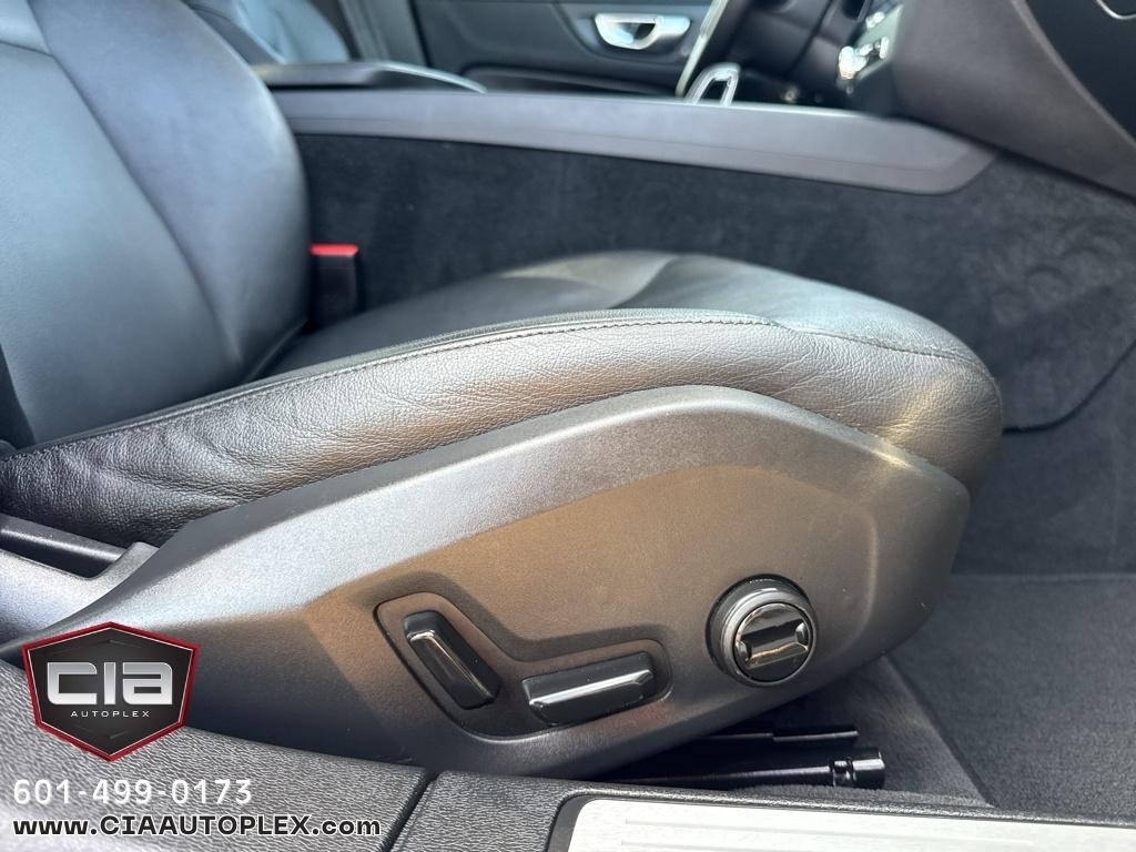 Volvo S60 B5 FWD Core Dark Theme 2024