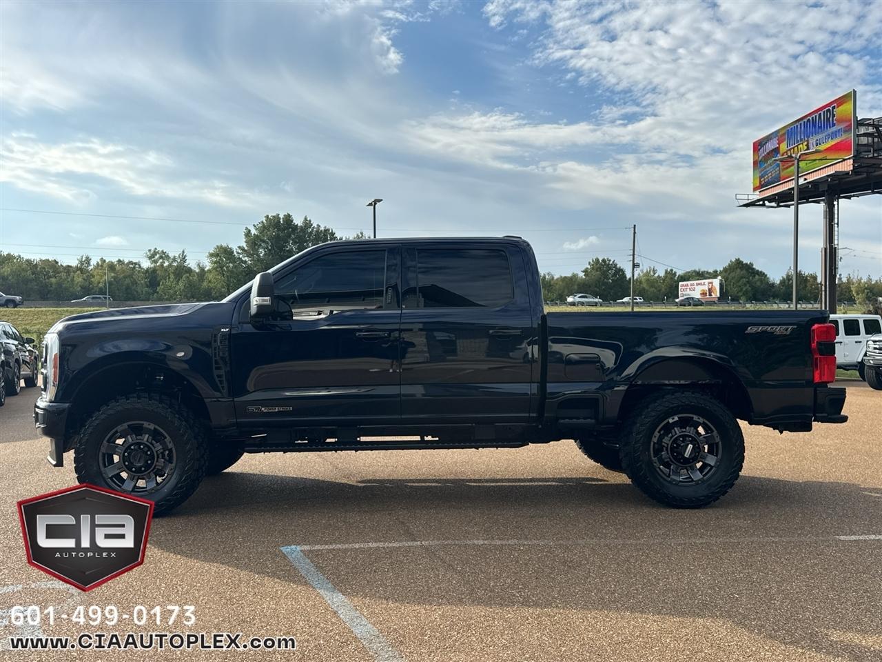 Ford Super Duty F-350 SRW King Ranch 4WD Crew Cab 8' Box 2023