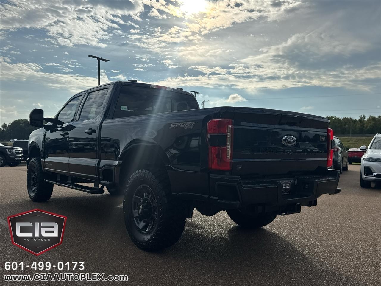 Ford Super Duty F-350 SRW King Ranch 4WD Crew Cab 8' Box 2023