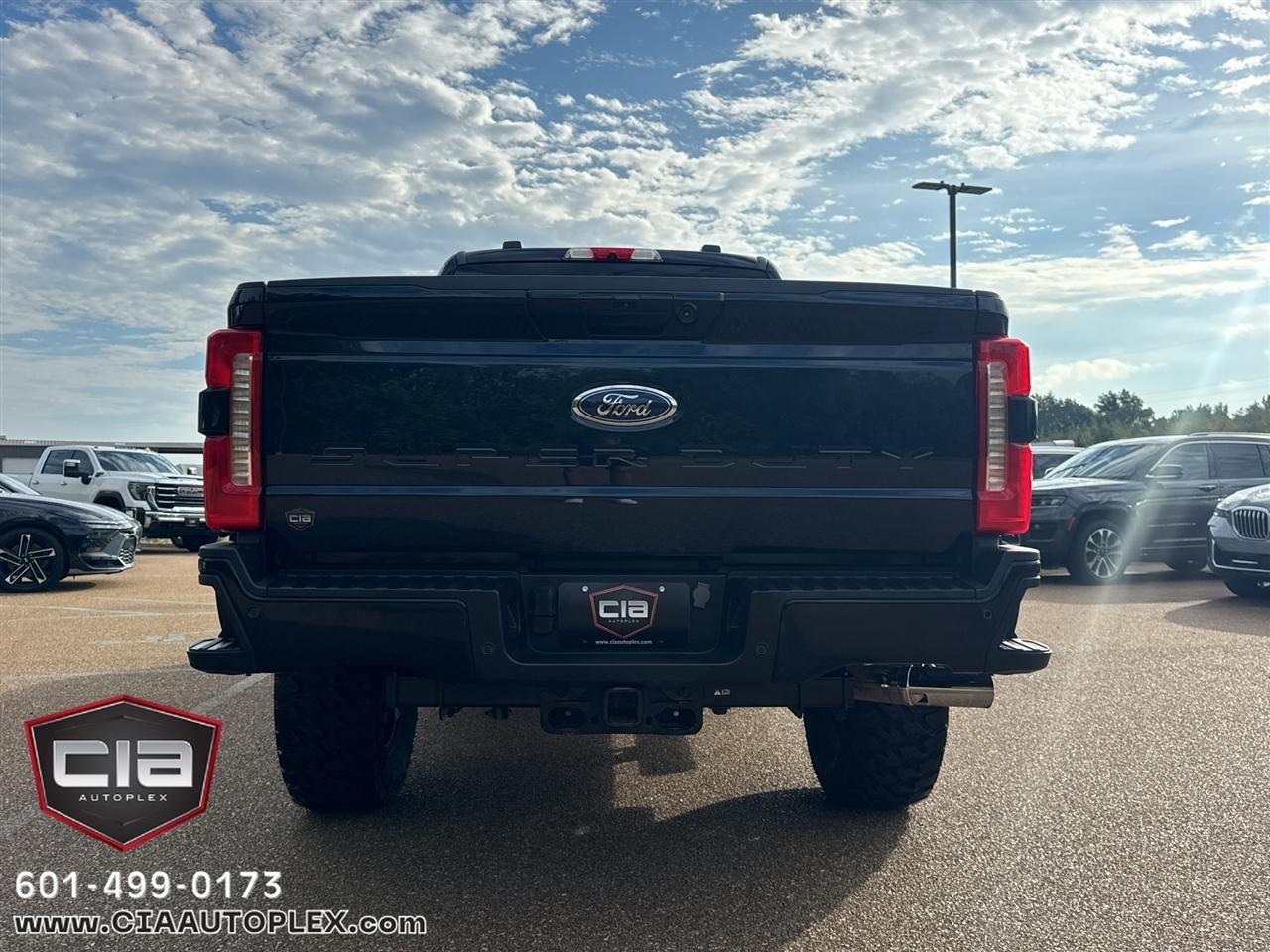 Ford Super Duty F-350 SRW King Ranch 4WD Crew Cab 8' Box 2023