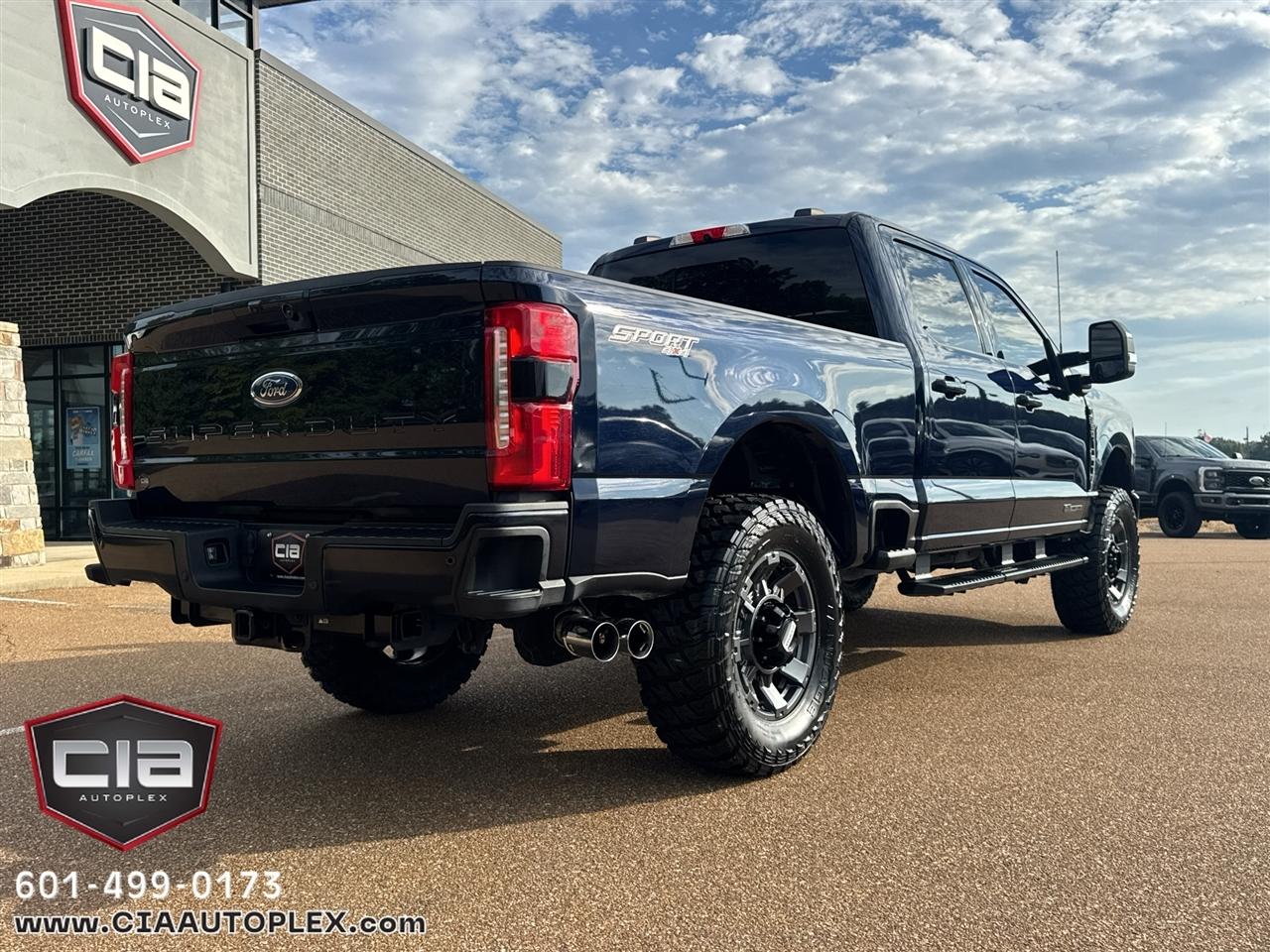 Ford Super Duty F-350 SRW King Ranch 4WD Crew Cab 8' Box 2023