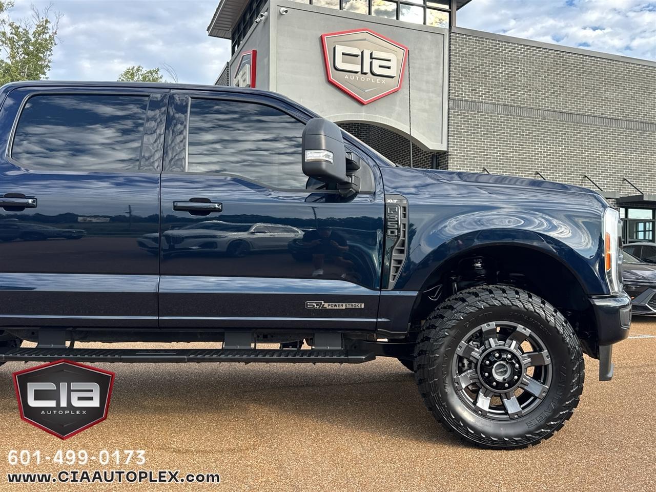 Ford Super Duty F-350 SRW King Ranch 4WD Crew Cab 8' Box 2023