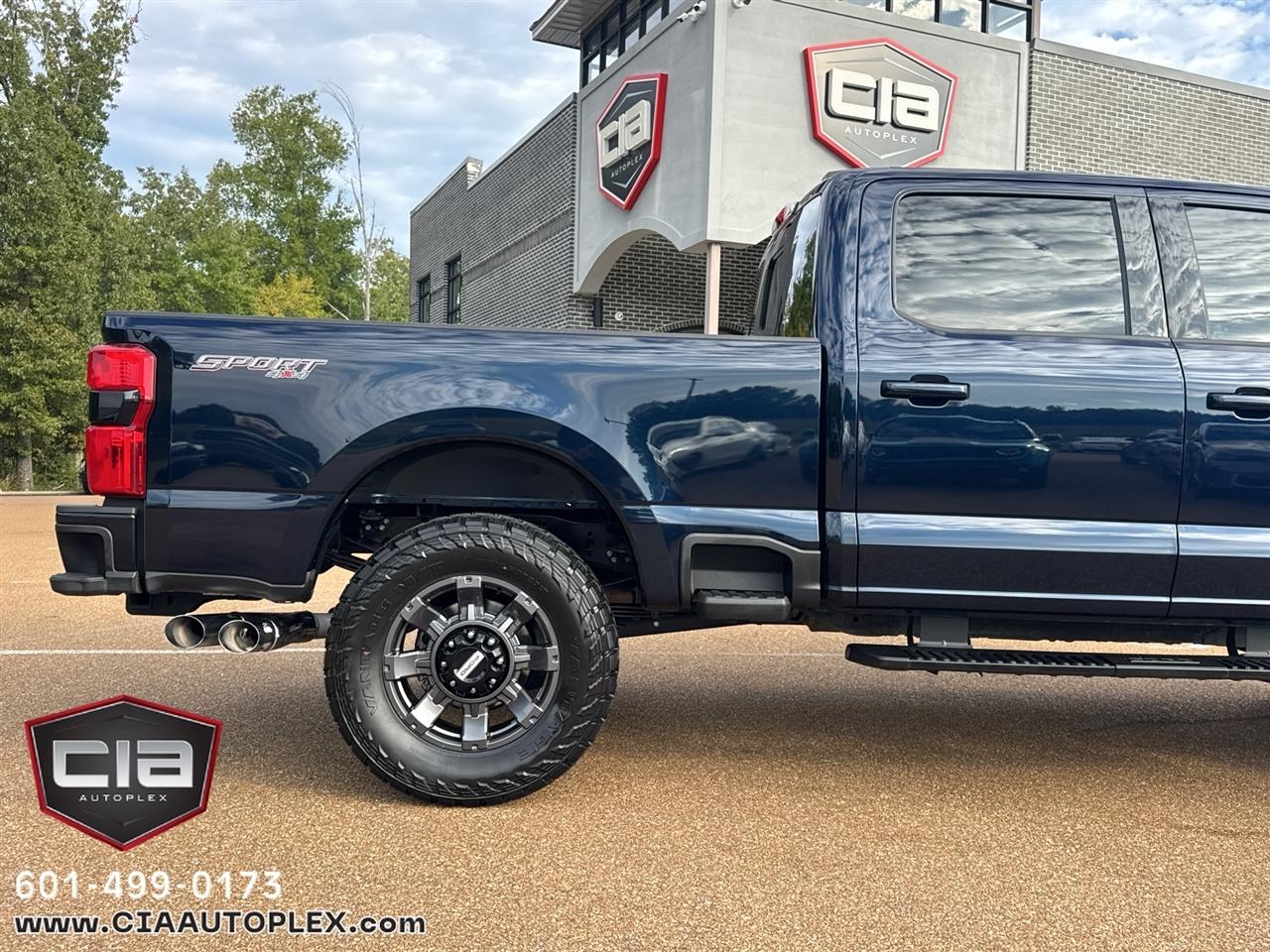Ford Super Duty F-350 SRW King Ranch 4WD Crew Cab 8' Box 2023