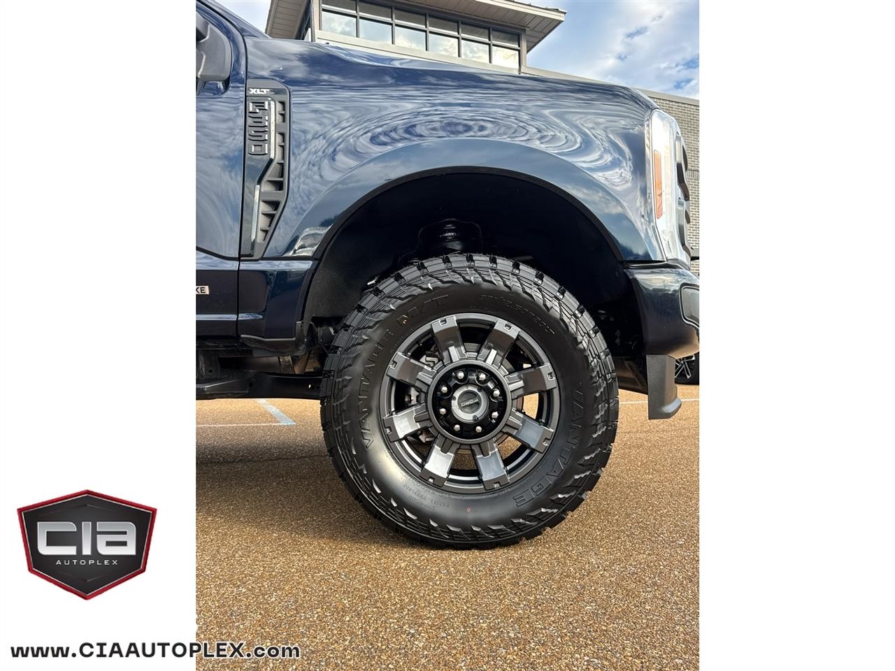 Ford Super Duty F-350 SRW King Ranch 4WD Crew Cab 8' Box 2023