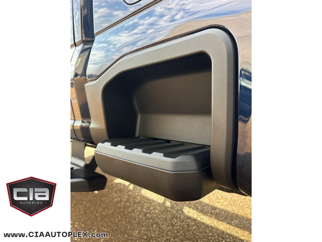 Ford Super Duty F-350 SRW King Ranch 4WD Crew Cab 8' Box 2023