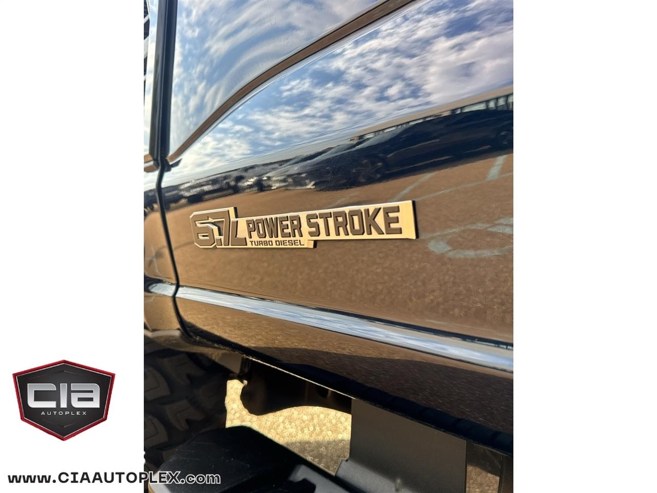 Ford Super Duty F-350 SRW King Ranch 4WD Crew Cab 8' Box 2023