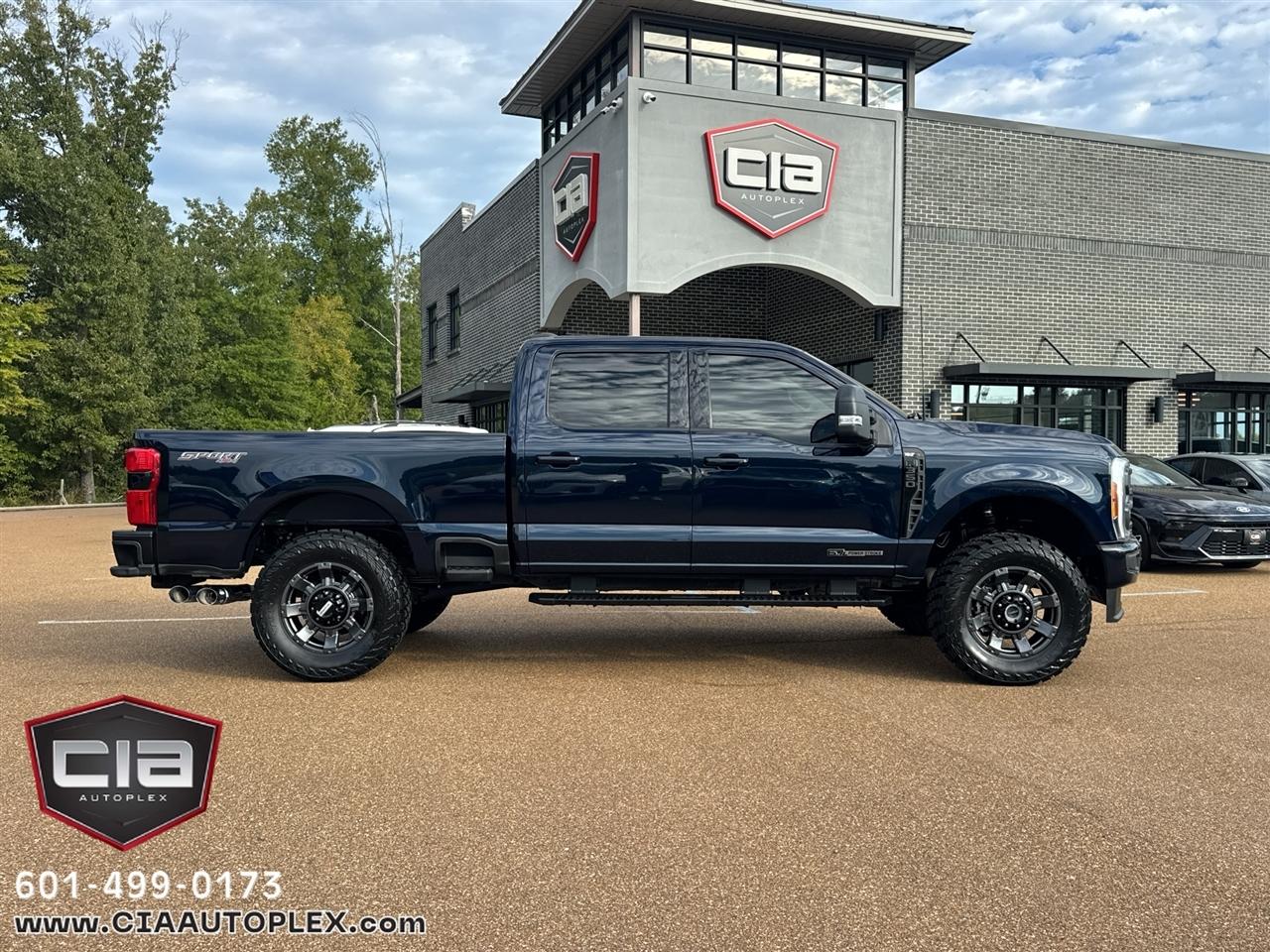 Ford Super Duty F-350 SRW King Ranch 4WD Crew Cab 8' Box 2023
