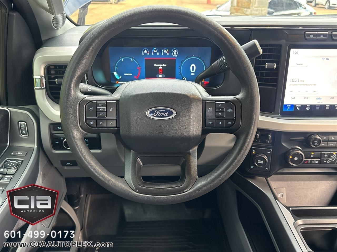 Ford Super Duty F-350 SRW King Ranch 4WD Crew Cab 8' Box 2023