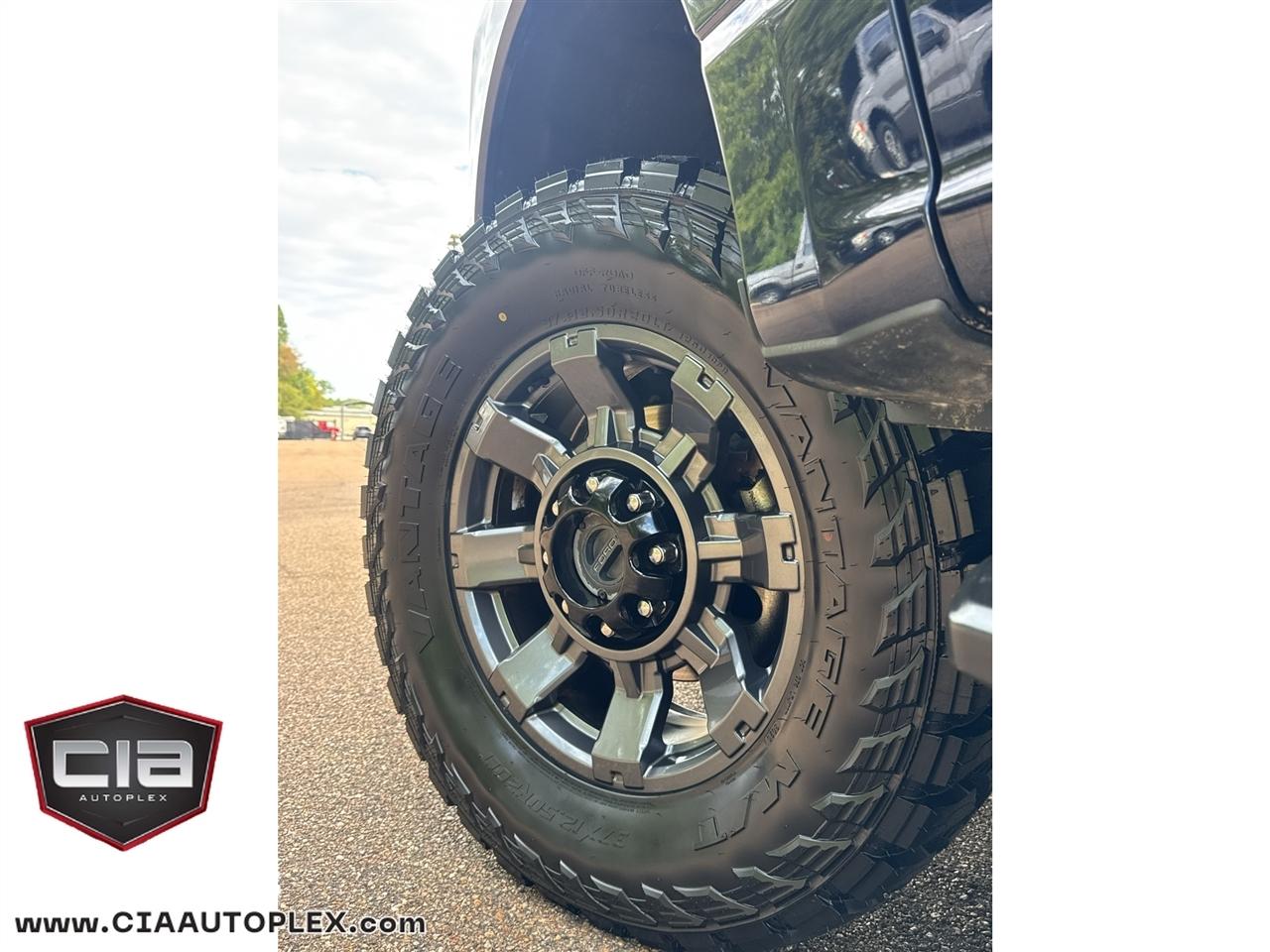 Ford Super Duty F-350 SRW King Ranch 4WD Crew Cab 8' Box 2023