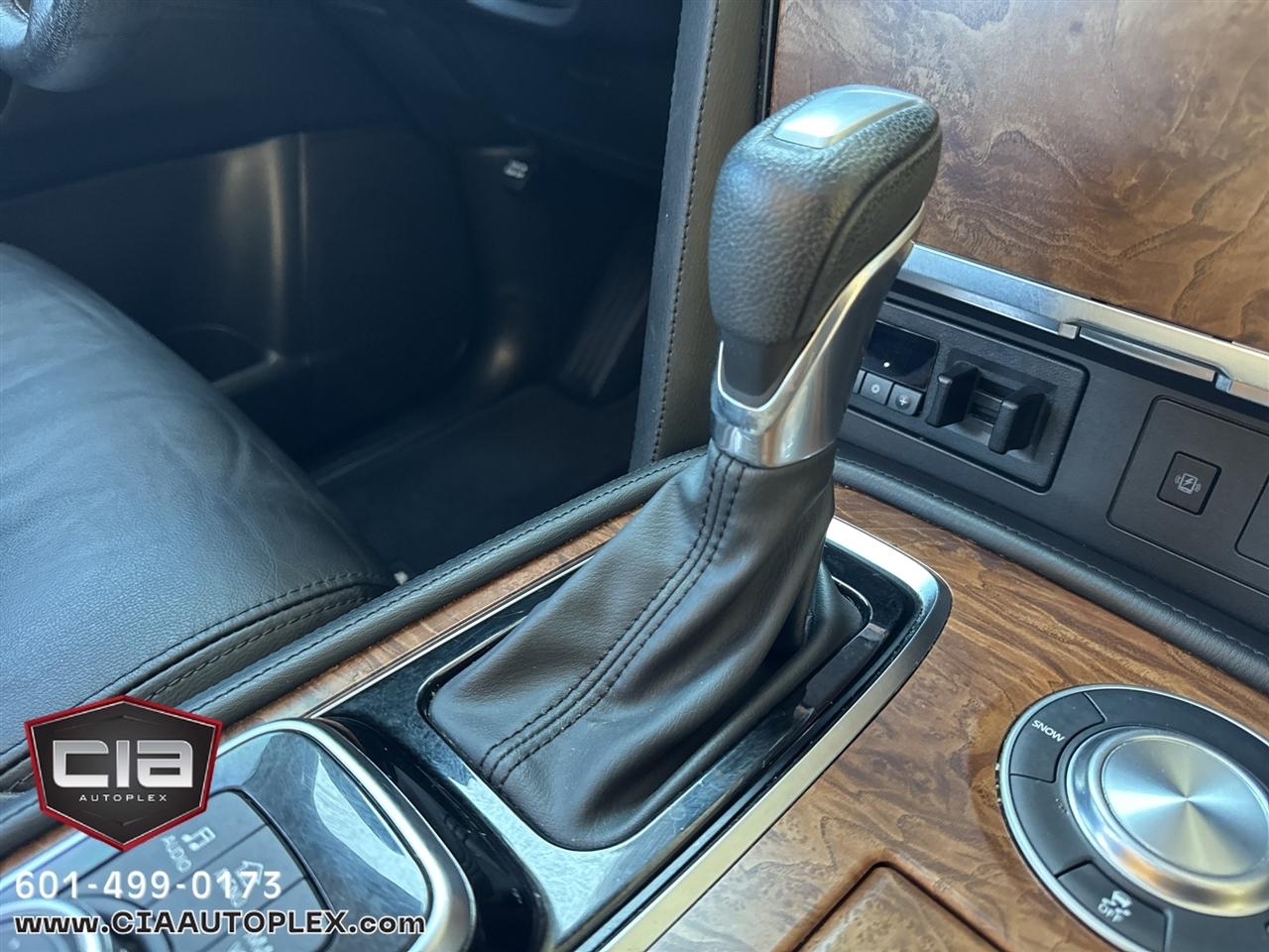 Nissan Armada 4x2 SL 2023
