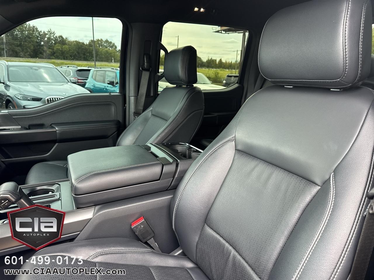 Ford F-150 Lariat 4WD SuperCrew 5.5' Box 2025