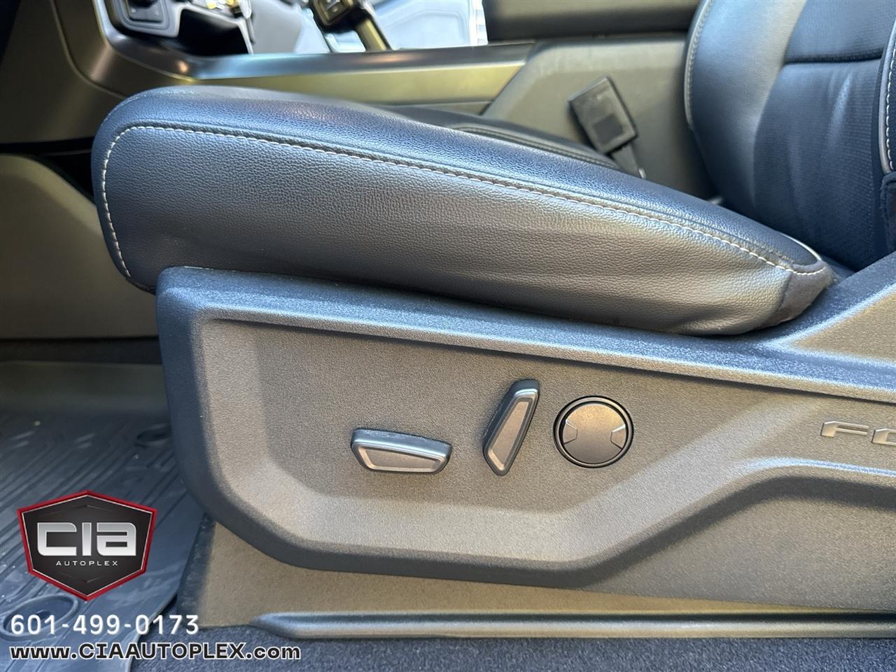 Ford F-150 Lariat 4WD SuperCrew 5.5' Box 2025