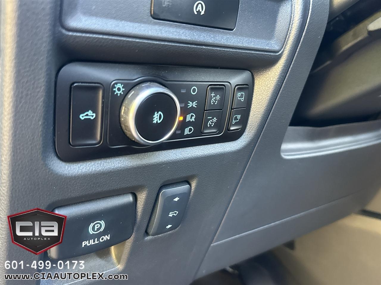 Ford F-150 Lariat 4WD SuperCrew 5.5' Box 2025